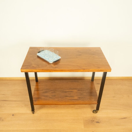 Image 1 of 1960s Walnut Trolley de service et table latérale