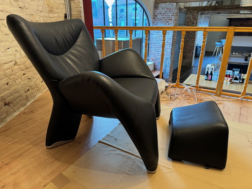 Leolux Akhenaten fauteuil en cuir noir avec ottoman