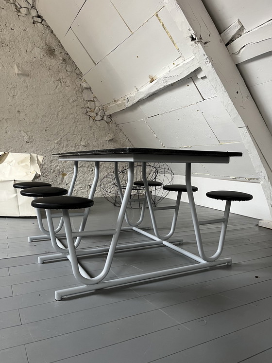 Image 1 of Mesa y taburetes de refectorio 