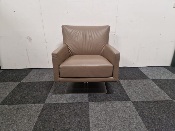 Image 1 of Montis Impala Swivel Chair Taupe Leather Gijs Papavoine