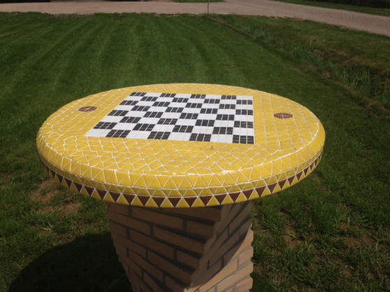 Image 1 of Unique standing table with chessboard