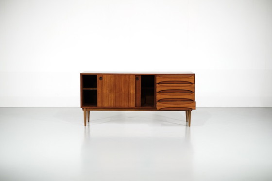 Image 1 of Medium-sized wooden sideboard