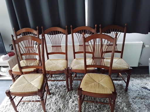 Belles chaises de salle à manger