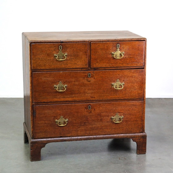 Image 1 of Chest of drawers with 4 drawers