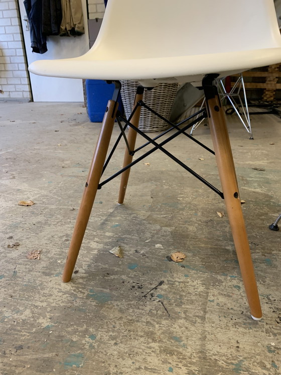 Image 1 of 4x Eames Plastic Chair