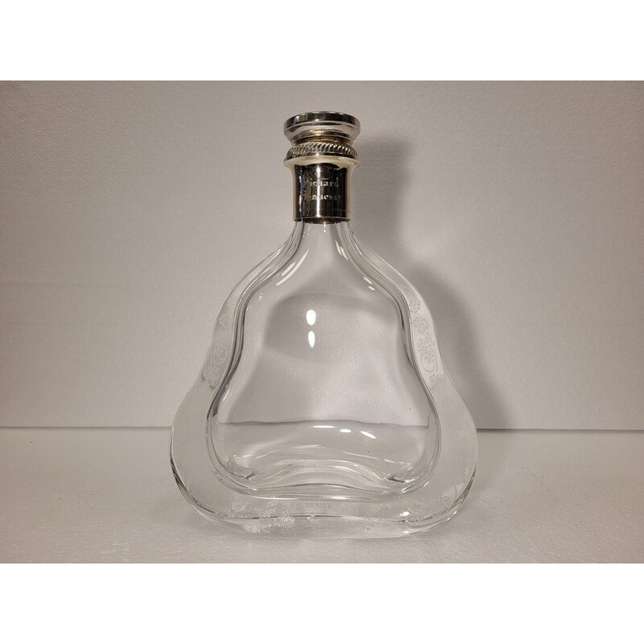 Hennessy Crystal Decanter バカラ Lot - BOXED BACCARAT CRYSTAL DECANTER OF HENNESSY COGNAC