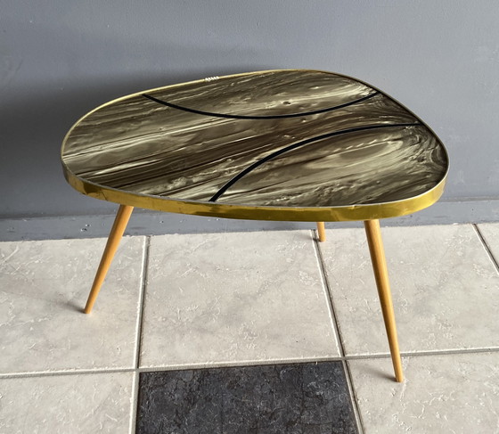 Image 1 of Tablette latérale en lucite en forme d'œuf 1960