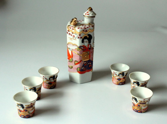 Image 1 of Set de saké asiatique - Bouteille de saké avec 6 tasses à saké