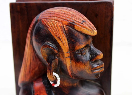 Image 1 of Serre-livres africains en bois massif sculpté