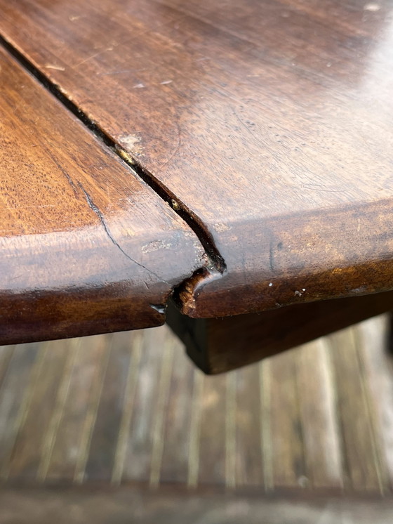 Image 1 of Antique English Hangar Table (Mid-18 Century)