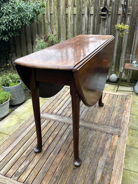 Image 1 of Antique English Hangar Table (Mid-18 Century)