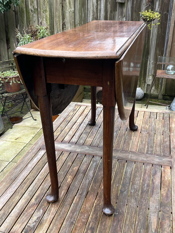 Image 1 of Antique English Hangar Table (Mid-18 Century)