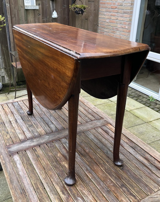 Image 1 of Antique English Hangar Table (Mid-18 Century)