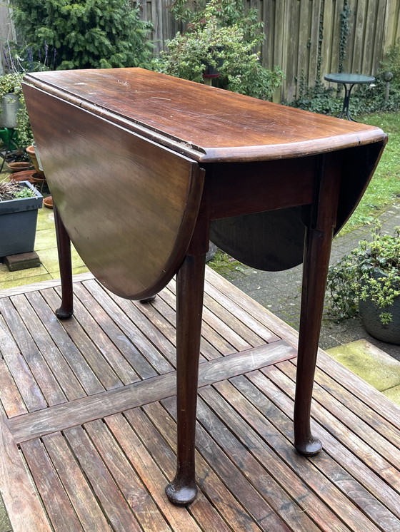 Image 1 of Antique English Hangar Table (Mid-18 Century)