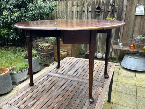 Image 1 of Antique English Hangar Table (Mid-18 Century)