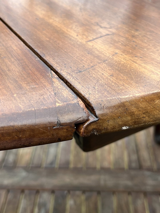 Image 1 of Antique English Hangar Table (Mid-18 Century)