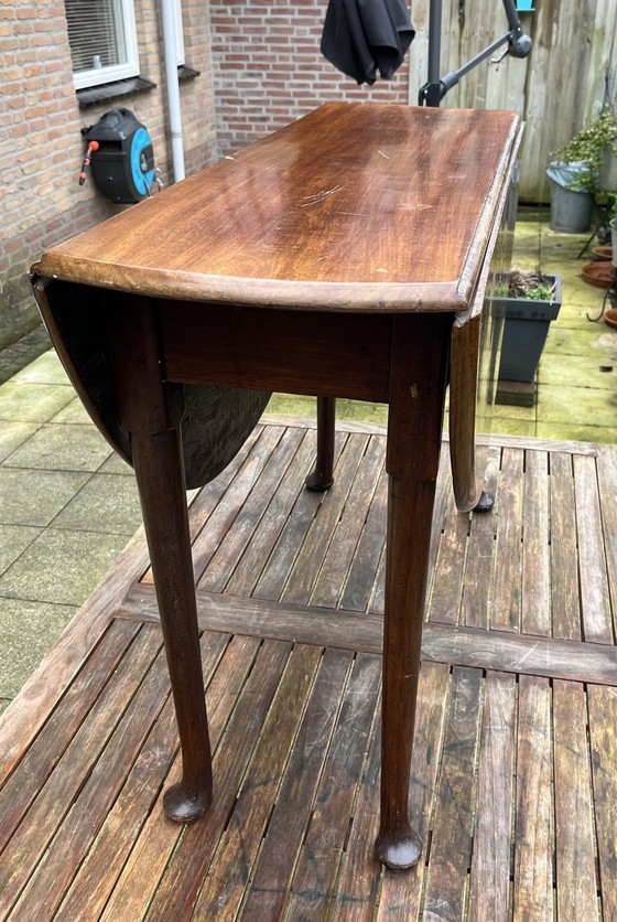 Image 1 of Antique English Hangar Table (Mid-18 Century)