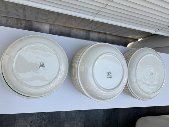 Image 1 of 28 platos 