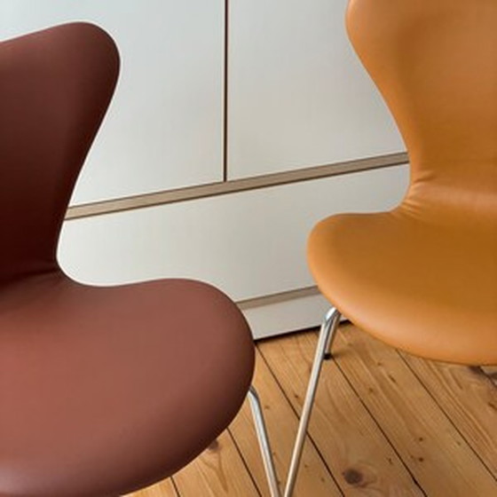 Image 1 of 2x Fritz Hansen chairs by Arne Jacobsen