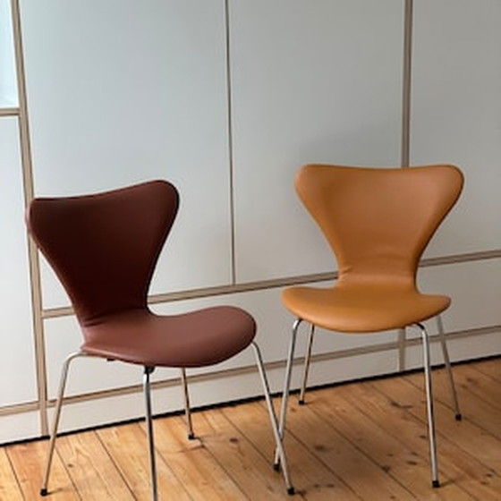 Image 1 of 2x Fritz Hansen chairs by Arne Jacobsen