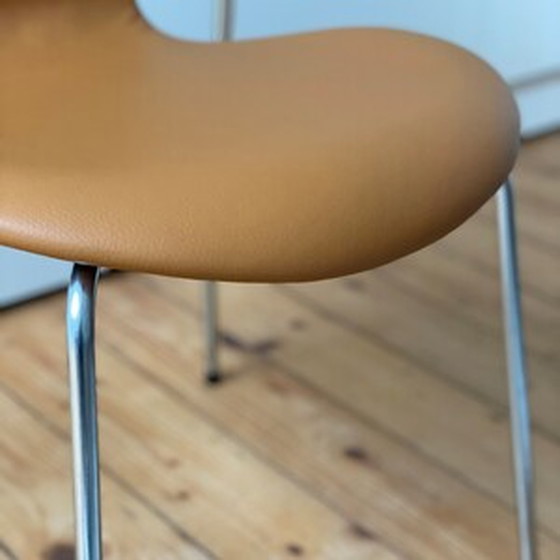 Image 1 of 2x Fritz Hansen chairs by Arne Jacobsen