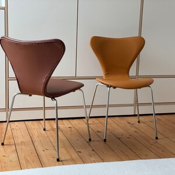 Image 1 of 2x Fritz Hansen chairs by Arne Jacobsen