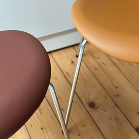 Image 1 of 2x Fritz Hansen chairs by Arne Jacobsen