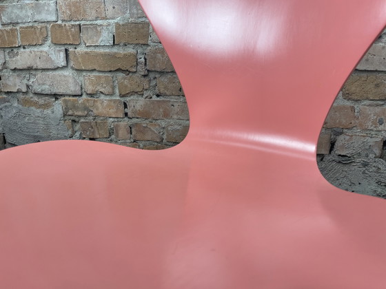 Image 1 of Fritz Hansen Butterfly pink - chair