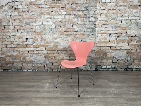 Image 1 of Fritz Hansen Butterfly pink - chair