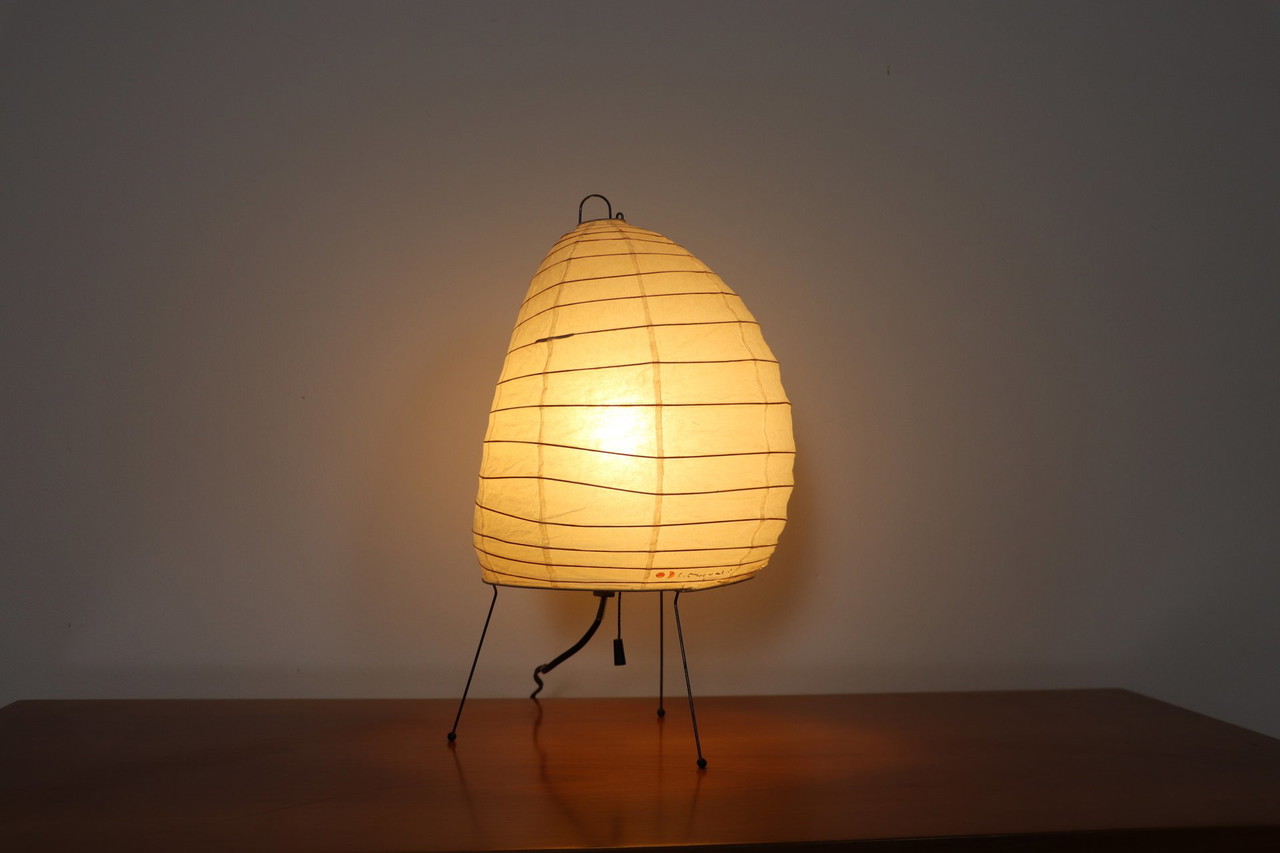 Vintage Akari Model 1N Light Sculpture Table Lamp By Isamu Vintage Akari Model 1N Light Sculpture Table Lamp By Isamu