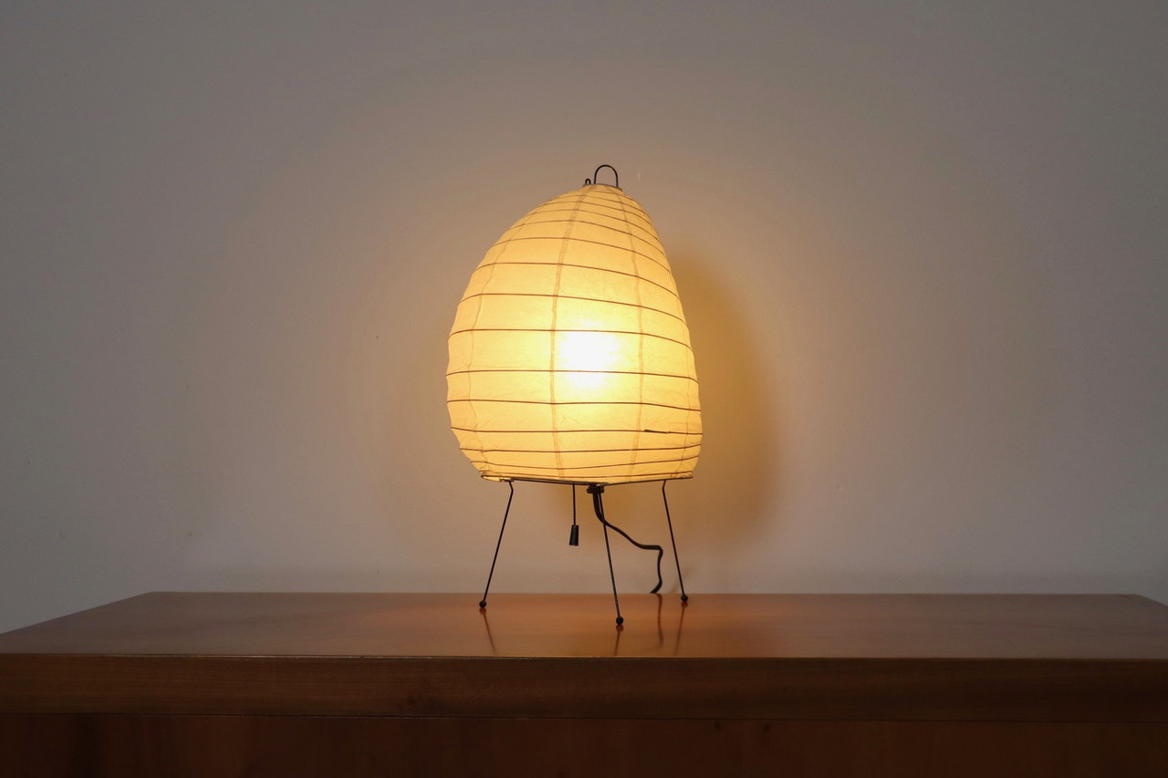 Vintage Akari Model 1N Light Sculpture Table Lamp By Isamu Vintage Akari Model 1N Light Sculpture Table Lamp By Isamu