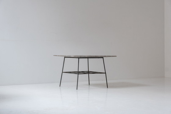 Image 1 of Ensemble de deux tables d'appoint, datant des années 1960.