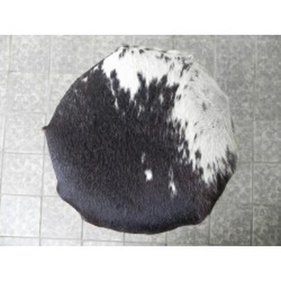 Image 1 of Tabouret vintage recouvert de peau de vache