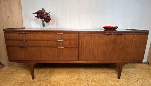 Credenza in teak vintage retrò di metà secolo di Meredew 1960 Questa splendida credenza in teak di metà secolo di Meredew degli 