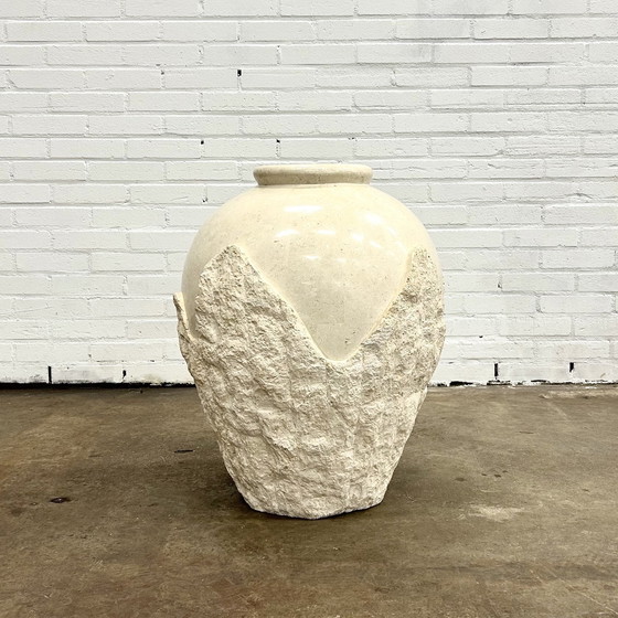 Image 1 of Grande vaso da pavimento in pietra di Mactan vintage con tasselli