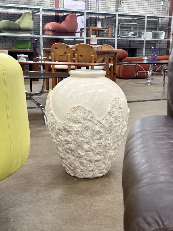 Image 1 of Grande vaso da pavimento in pietra di Mactan vintage con tasselli