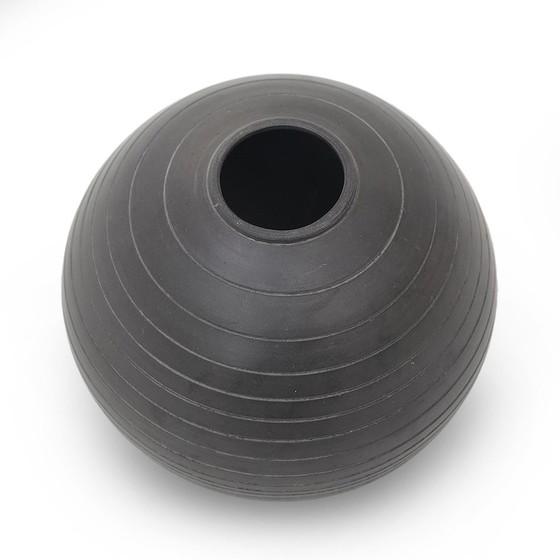Image 1 of Vaso sferico in ceramica nera di Andrea Mannuzza per Il Tondo, anni '80