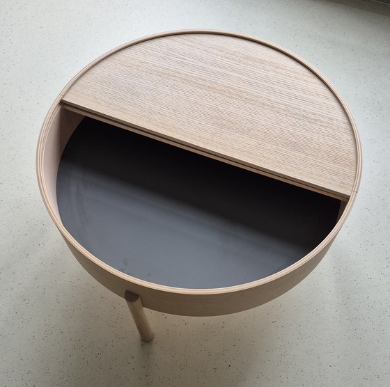 Image 1 of Mesa de centro Woud Arc de 66 cm de madera de fresno pigmentada en blanco 