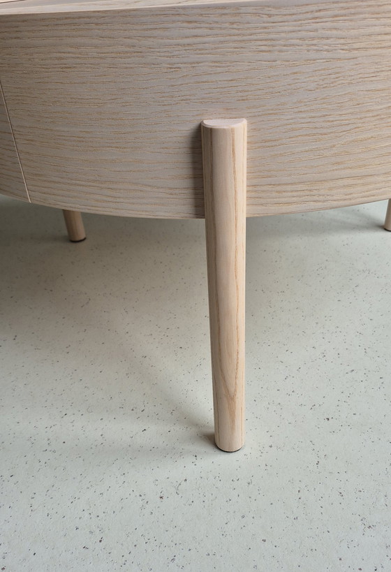 Image 1 of Mesa de centro Woud Arc de 66 cm de madera de fresno pigmentada en blanco 
