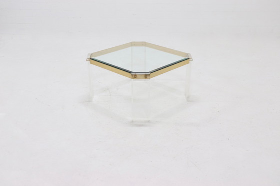 Image 1 of Table basse française en acrylique, dorure et verre 1970