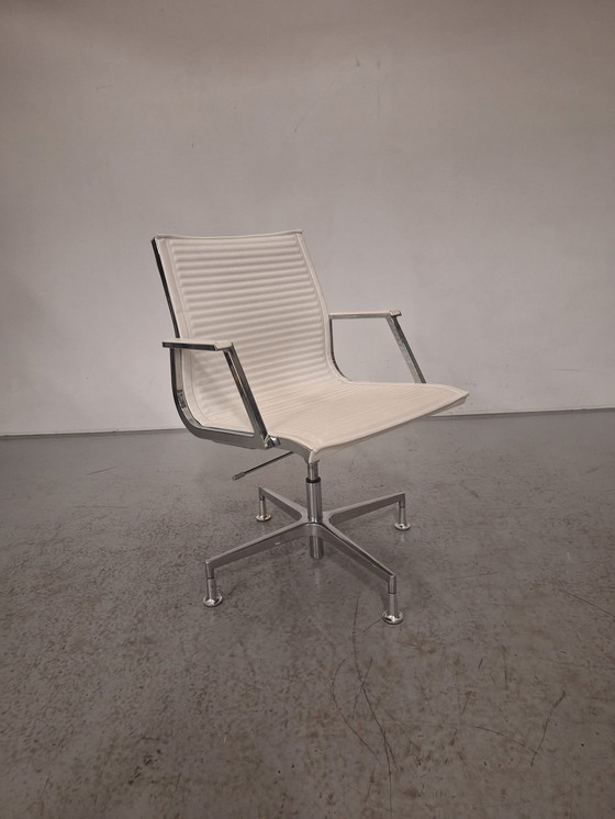 Image 1 of 12x Luxy Nulite Conference Chair White Leather