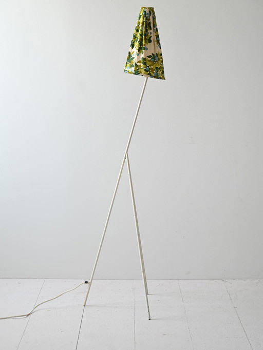 Retro Floor Lamp With Leaf Patterned Shade – Vintage White Metal Tripod Base