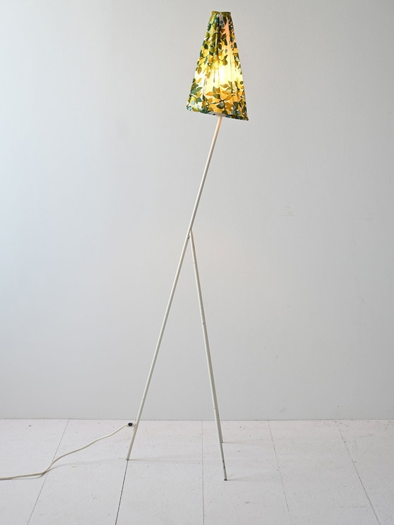 Image 1 of Retro Floor Lamp With Leaf Patterned Shade – Vintage White Metal Tripod Base