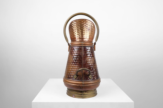 Image 1 of Paragüero de cobre con relieve martillado de una panadería medieval, Francia, ca. 1900