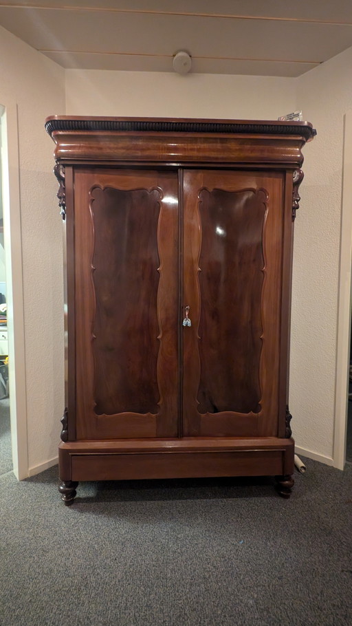 Stylish Wooden Closet