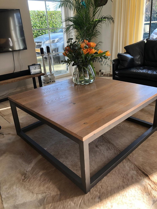 Coffee Table With 2.5 cm Oak Leaf