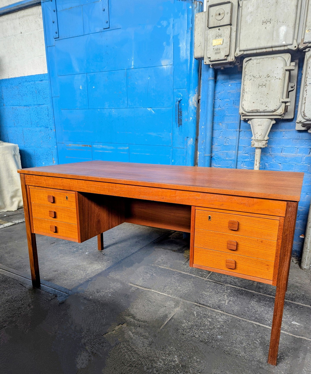 Scrivania danese vintage in teak, indipendente, anni '60