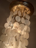 Plafonnier vintage 60's capiz design avec cadre doré