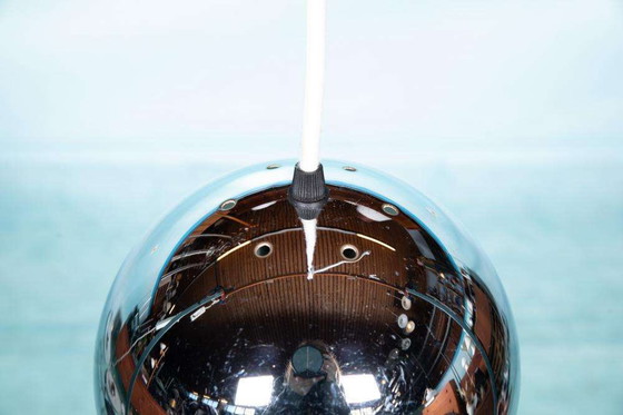 Image 1 of Lampe suspendue vintage chromée, lampe globe de l'ère spatiale