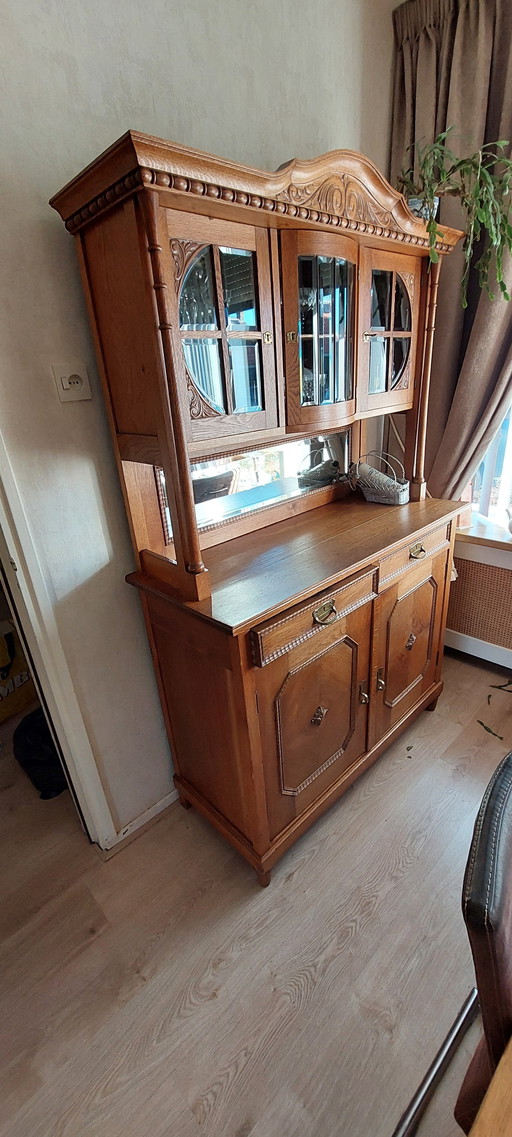 Beautiful Buffet Cabinet With Polished Diamonds